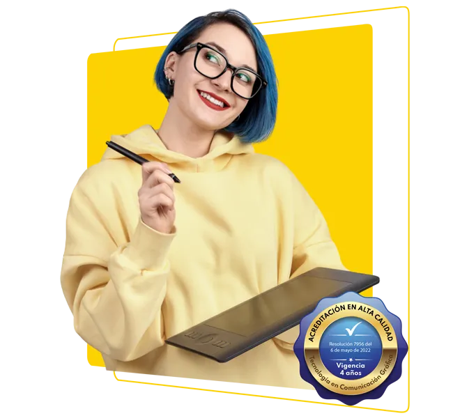 Persona adulta joven con cabello corto, gafas y sudadera beige. Sonríe a la cámara sobre un fondo amarillo, con un estilo moderno y amigable.